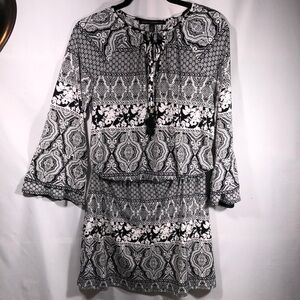 NWOT Black & White Long Bell Sleeve Dress Light Weight